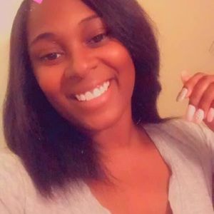 Meet your Posher, Alexia